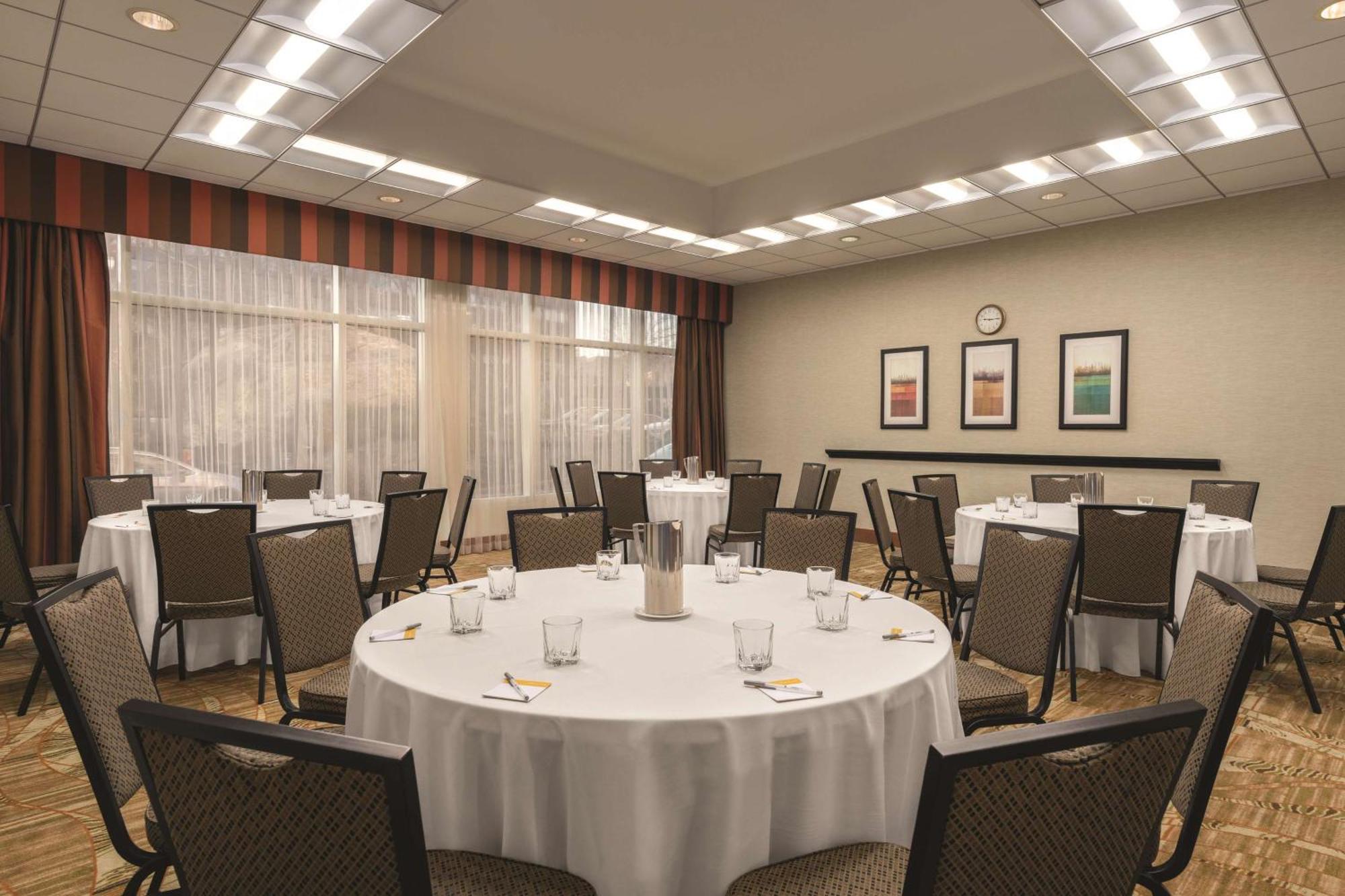 Hampton Inn New York - Laguardia Airport Eksteriør bilde